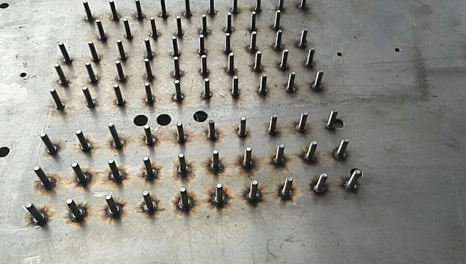 板金行业-螺柱焊接.jpg